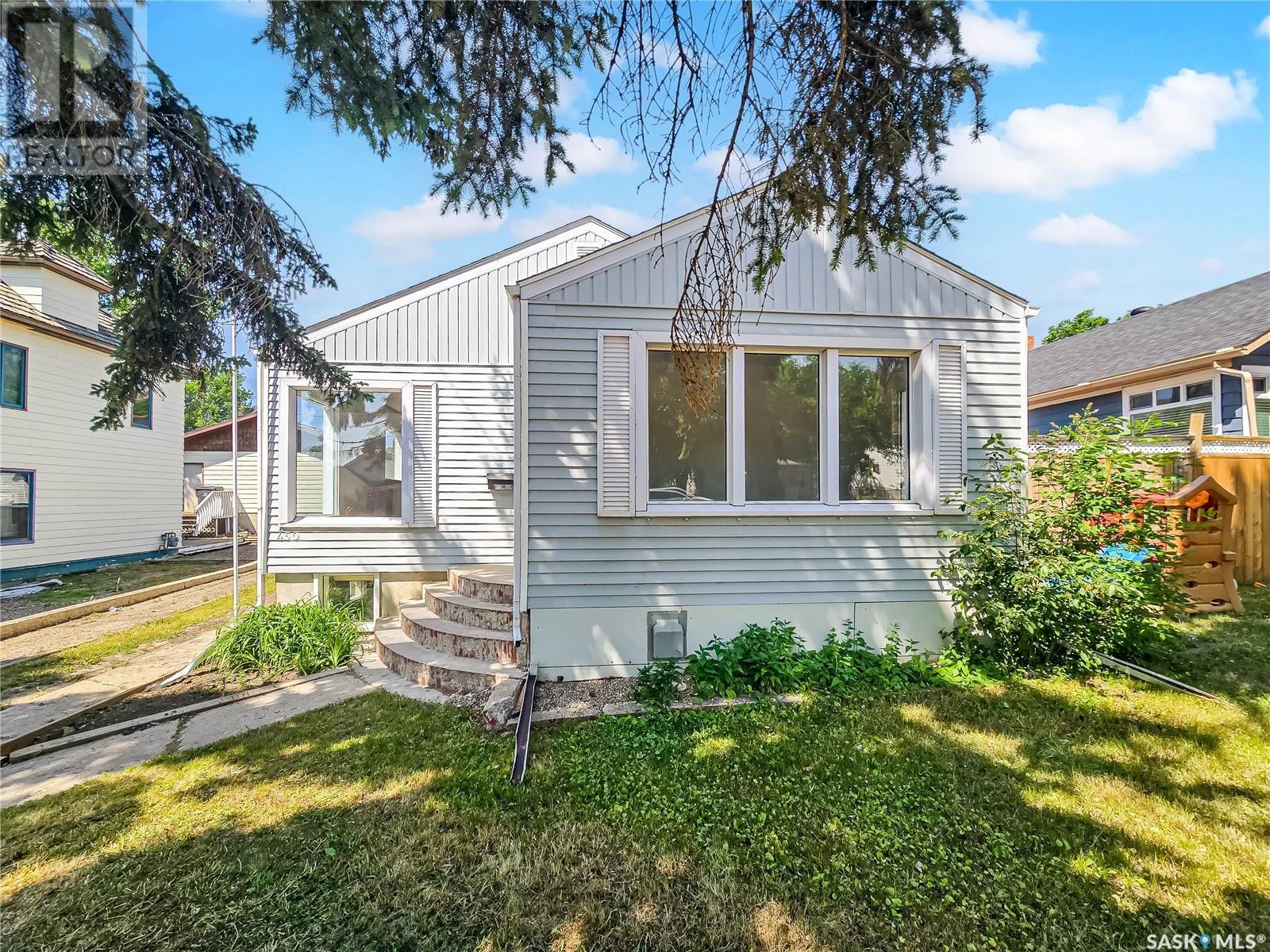 450 Central AVENUE N, swift current, Saskatchewan