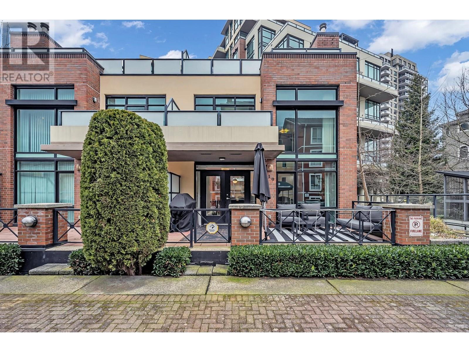 119 8 RENAISSANCE SQUARE, New Westminster, British Columbia