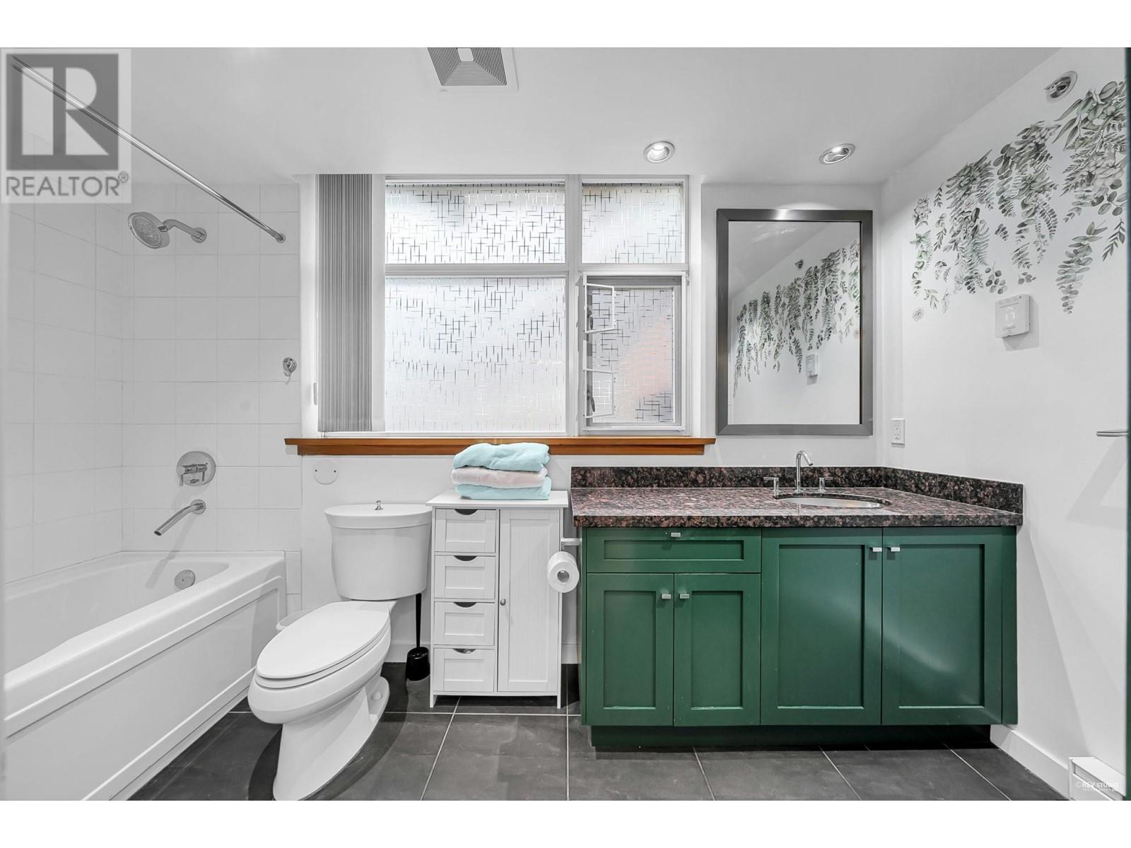 119 8 Renaissance Square, New Westminster, British Columbia  V3M 7A9 - Photo 19 - R2982143