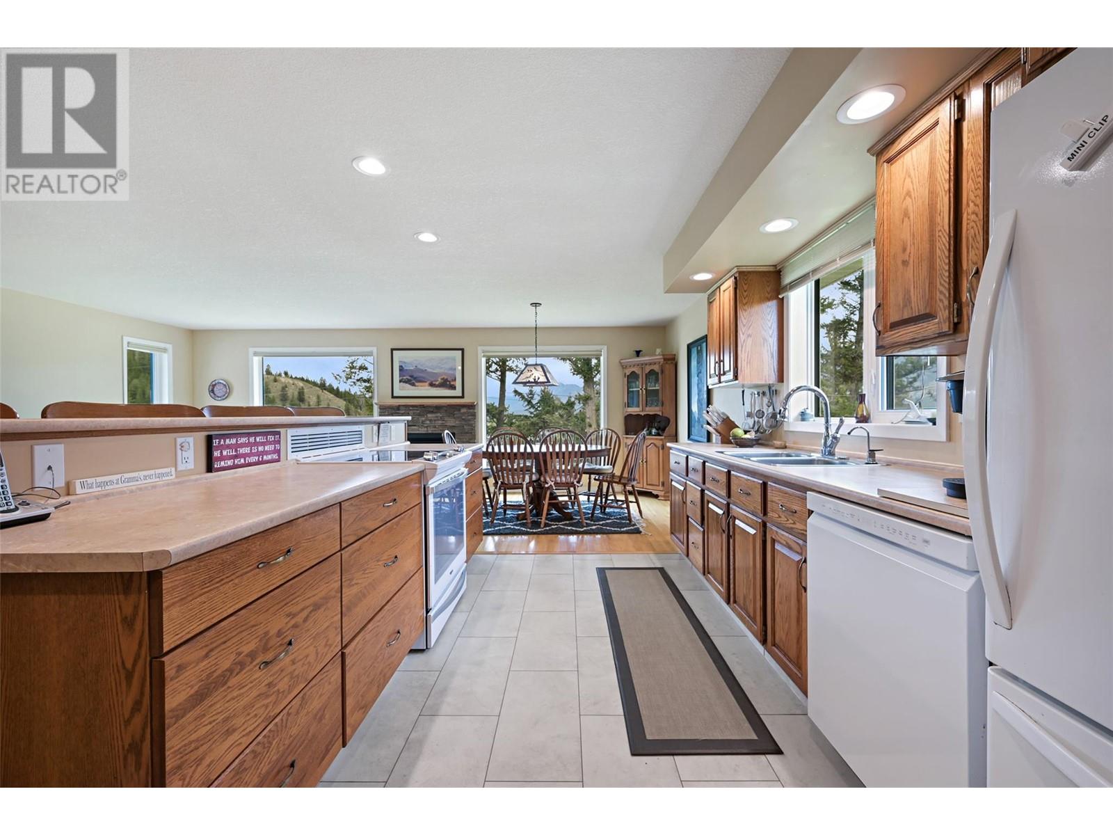 1573 10 Street, Invermere, British Columbia  V0A 1K4 - Photo 10 - 10348508