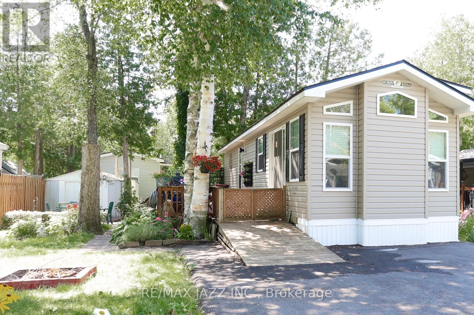 819 - 225 PLATTEN BOULEVARD, Scugog, Ontario