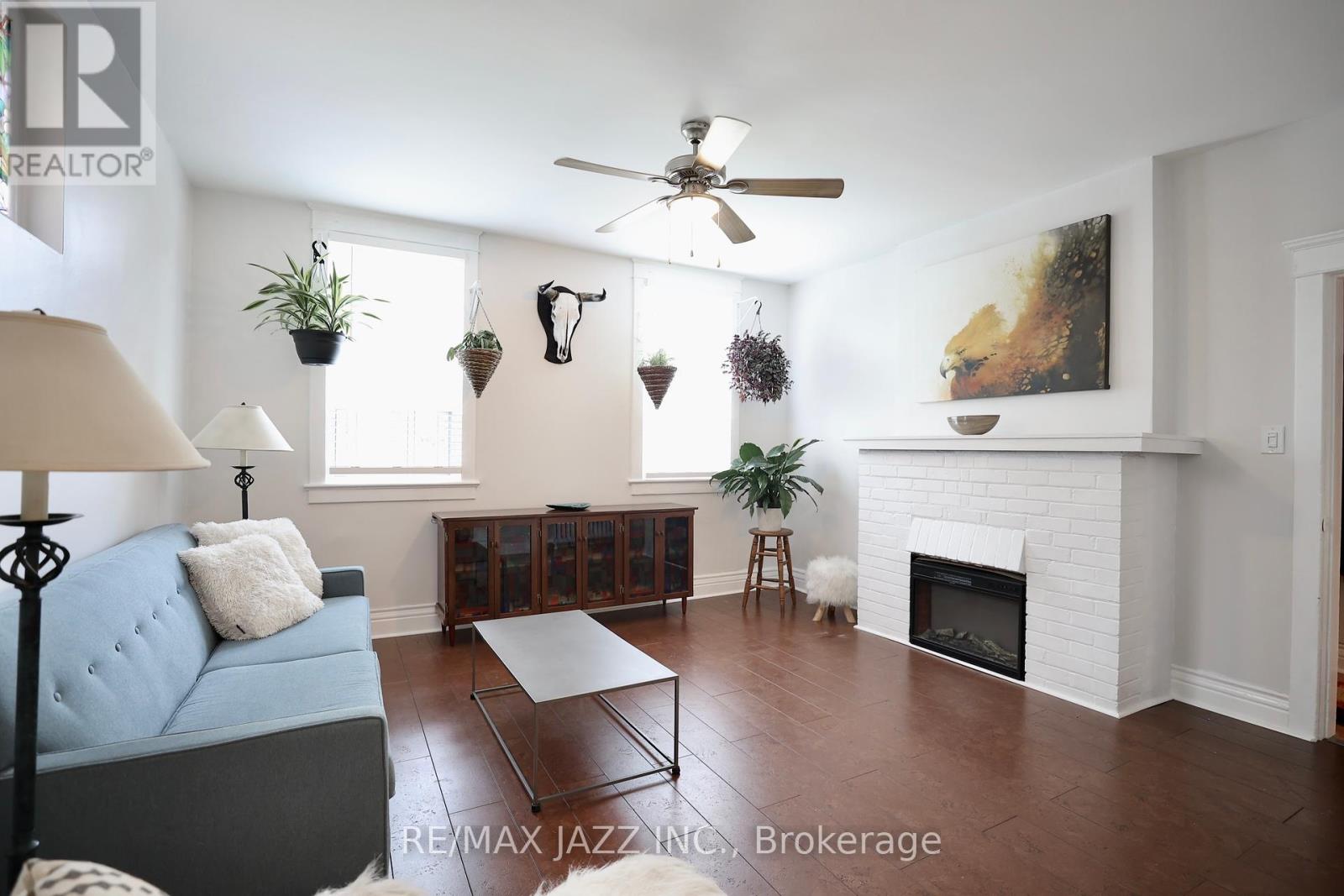 118 Eastwood Road, Toronto, Ontario  M4L 2C9 - Photo 5 - E12207841