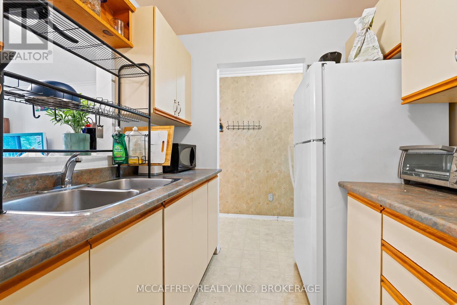204 - 561 Armstrong Road, Kingston, Ontario  K7M 8J9 - Photo 17 - X12207718