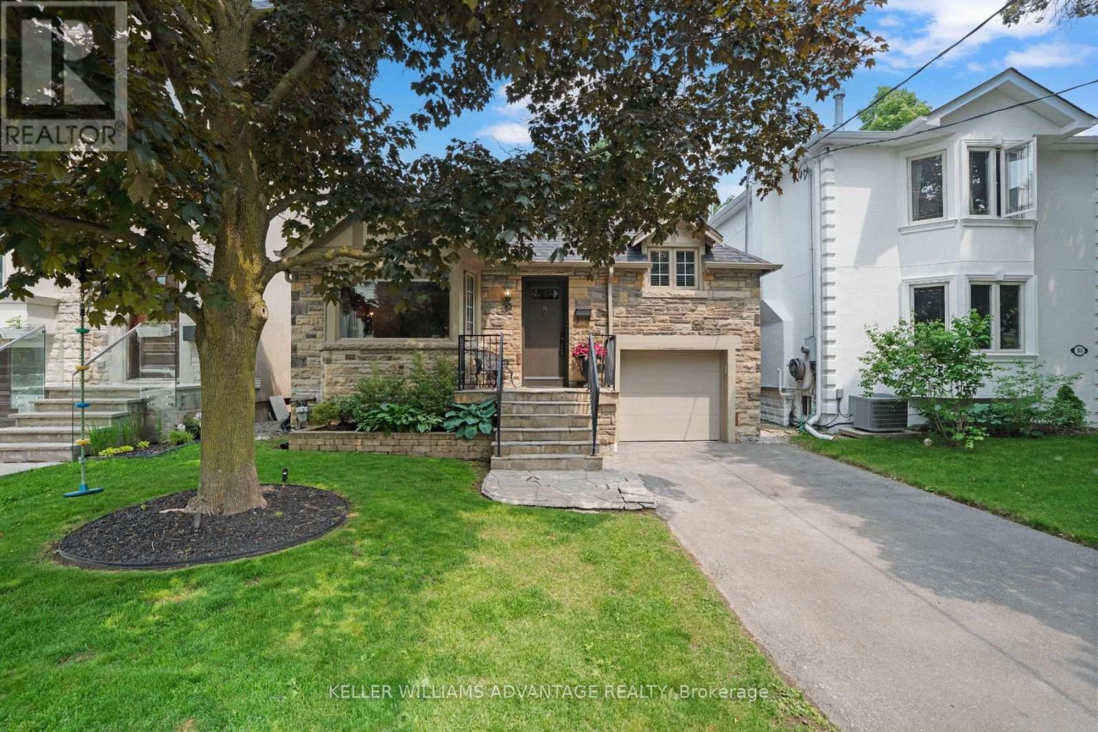 387 Elm Road, Toronto, Ontario  M5M 3V9 - Photo 2 - C12207662