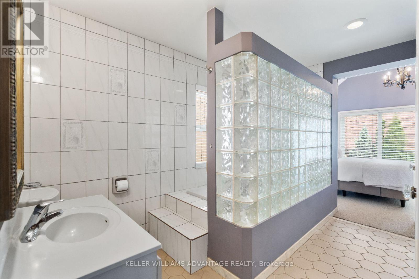 387 Elm Road, Toronto, Ontario  M5M 3V9 - Photo 25 - C12207662