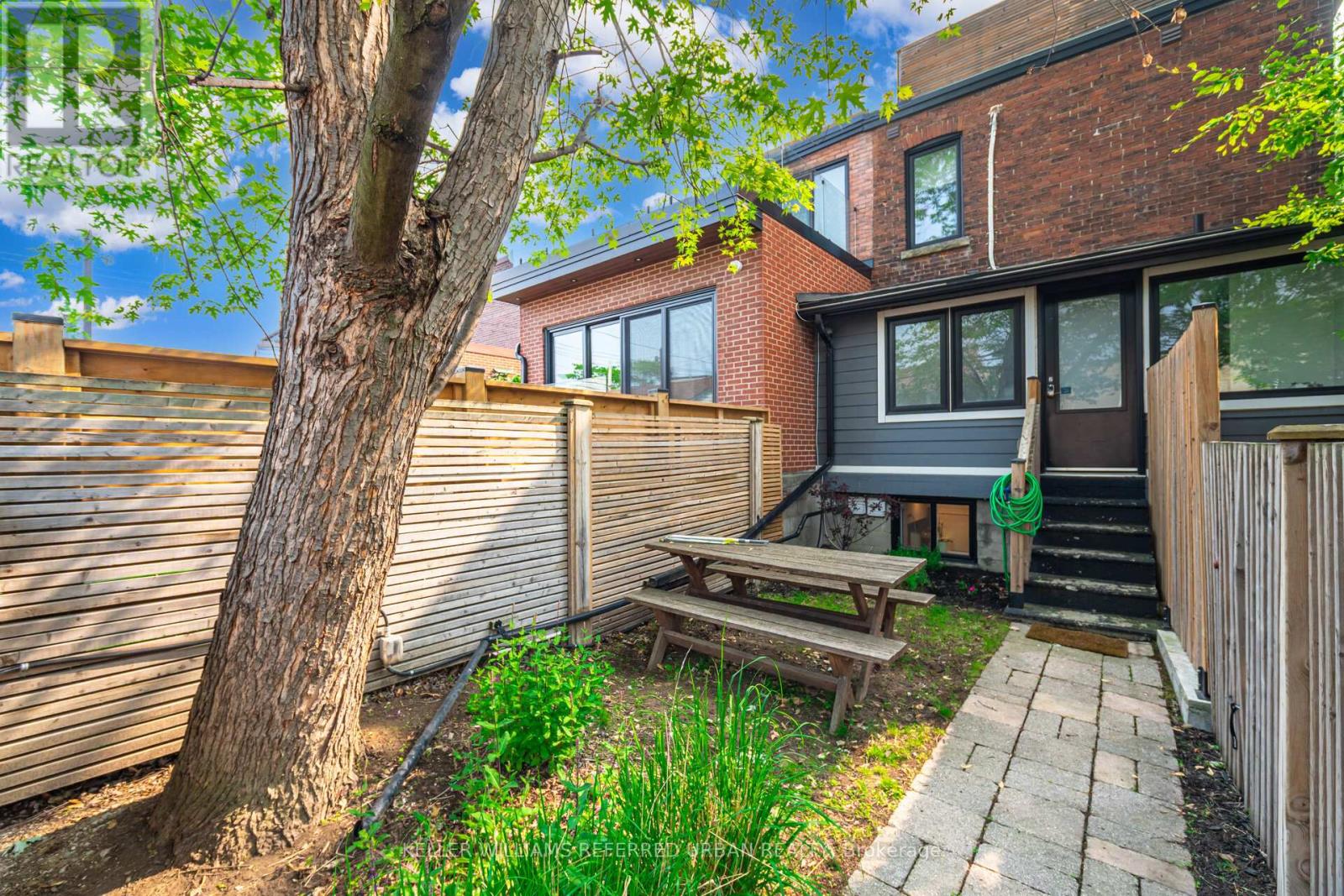 180 Beatrice Street, Toronto, Ontario  M6G 3G1 - Photo 28 - C12207686