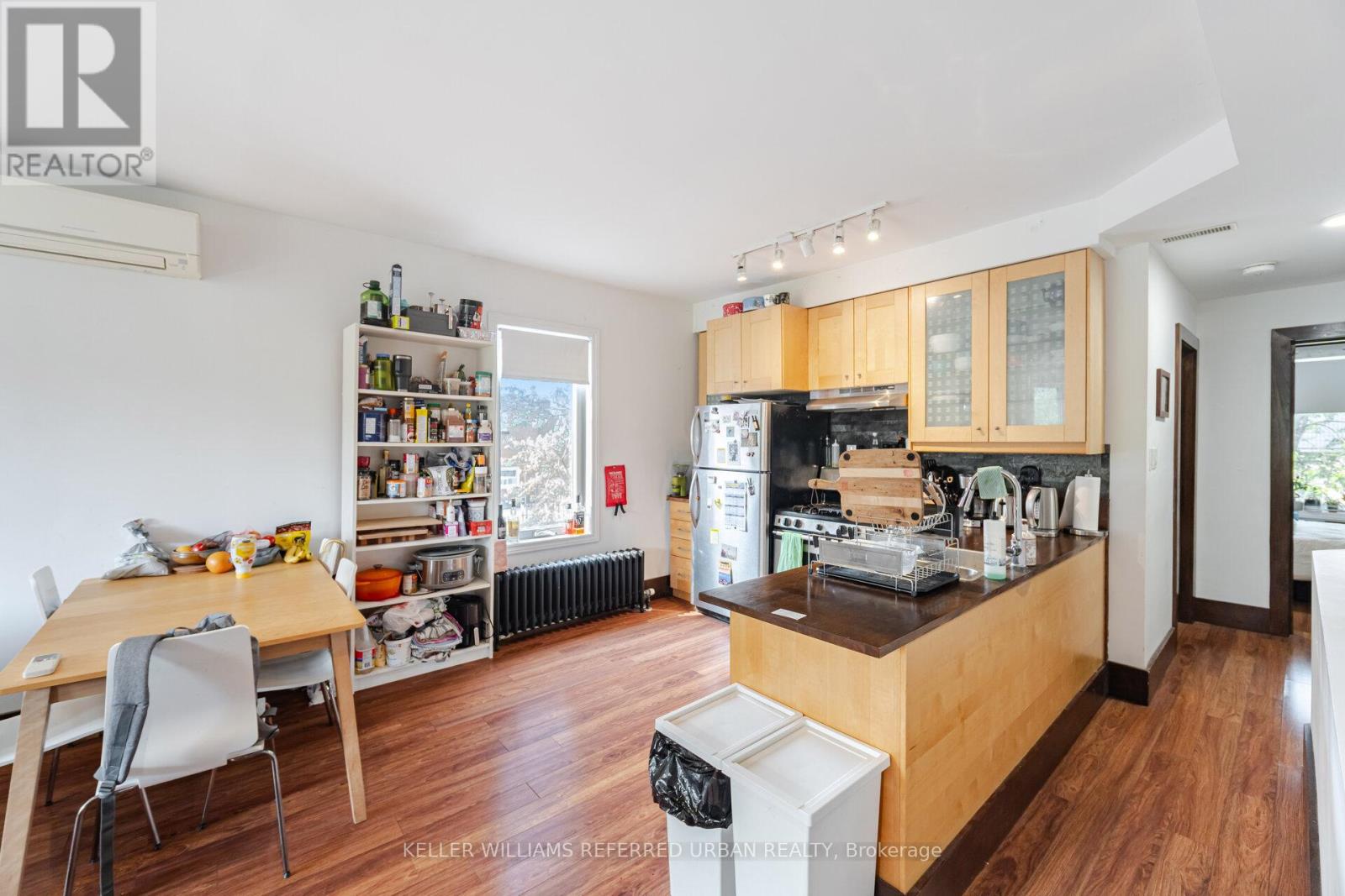 180 Beatrice Street, Toronto, Ontario  M6G 3G1 - Photo 3 - C12207686