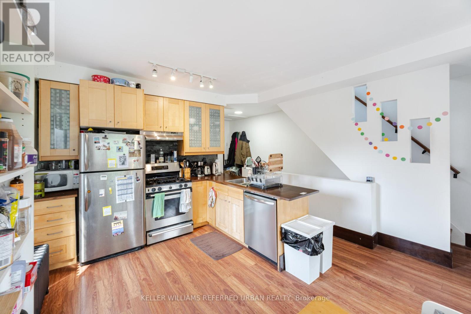 180 Beatrice Street, Toronto, Ontario  M6G 3G1 - Photo 5 - C12207686