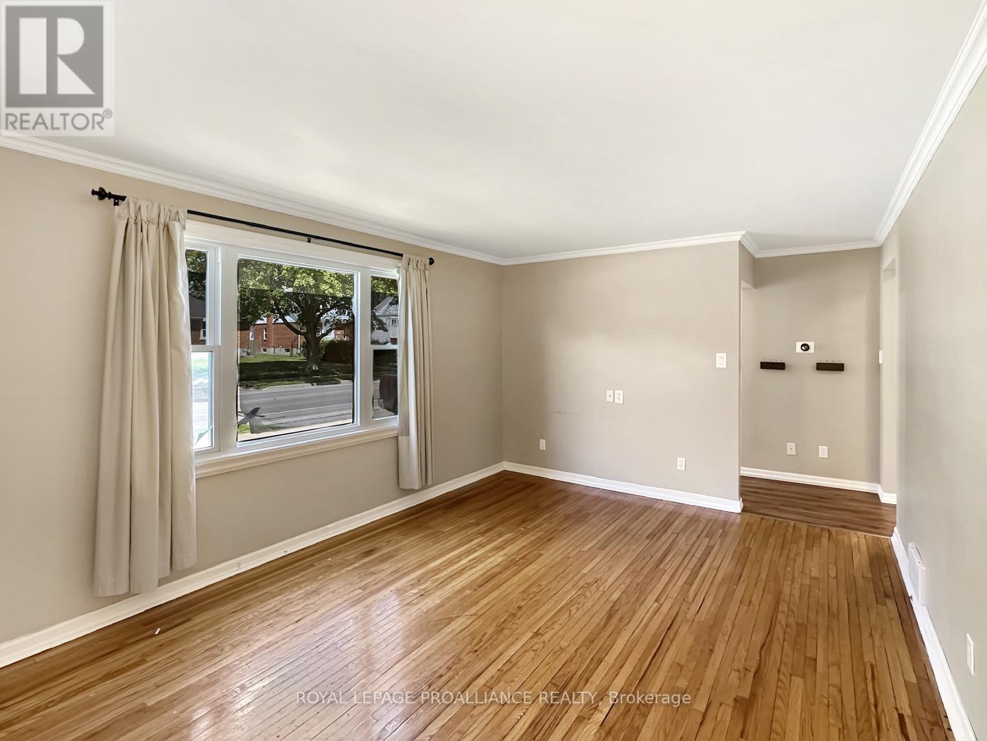 329 Bridge Street E, Belleville (Belleville Ward), Ontario  K8N 1P5 - Photo 5 - X12207790