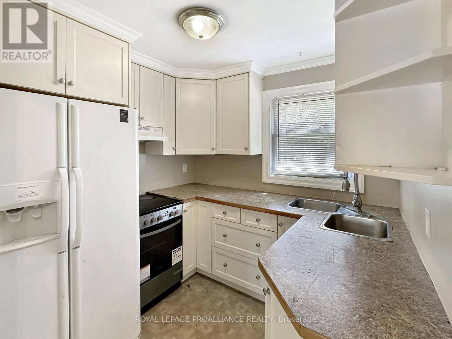 329 Bridge Street E, Belleville (Belleville Ward), Ontario  K8N 1P5 - Photo 8 - X12207790