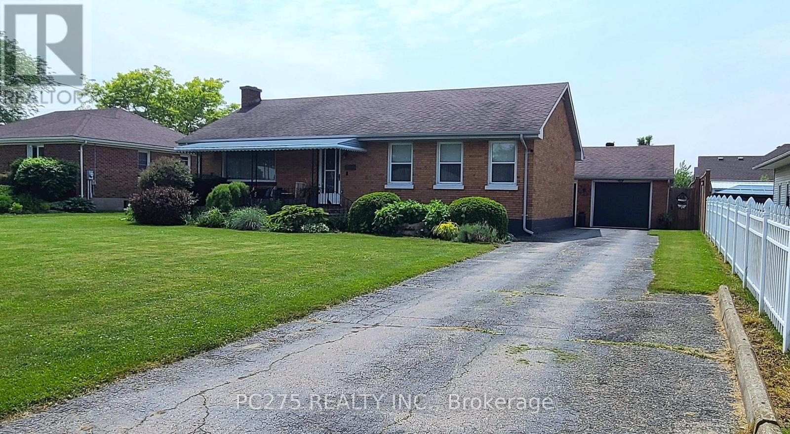 4 Lyndale Avenue, Central Elgin, Ontario  N5R 1C4 - Photo 3 - X12207741