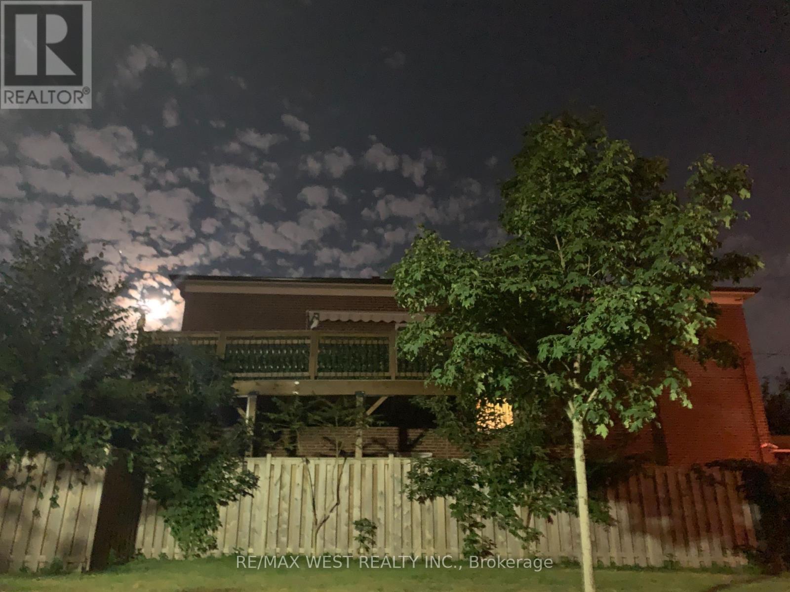 263 Oak Park Avenue, Toronto, Ontario  M4C 4N4 - Photo 13 - E12207711