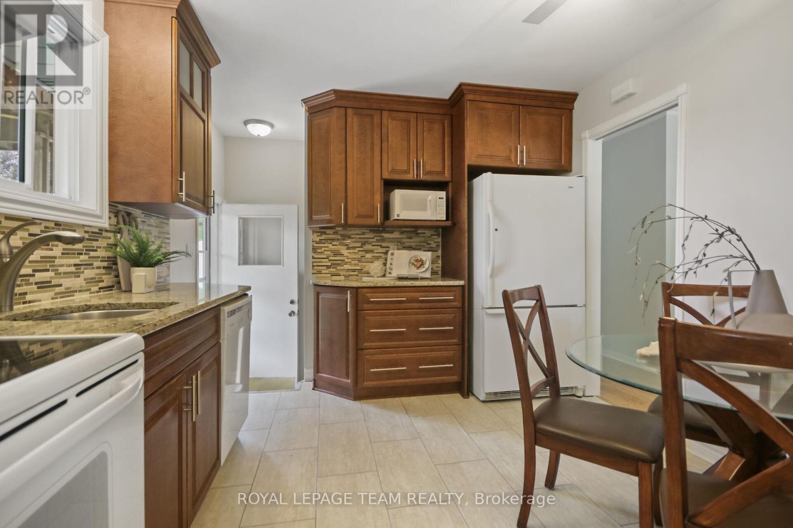 102 Oriole Avenue, Ottawa, Ontario  K2L 1E7 - Photo 13 - X12207724