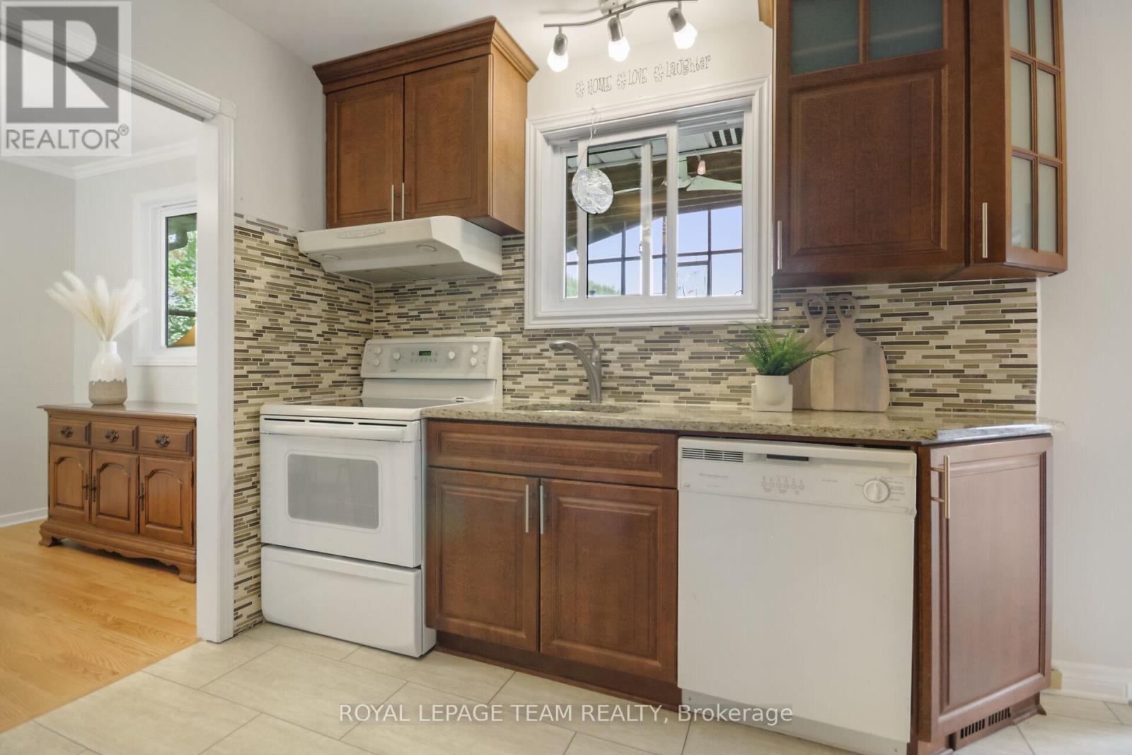 102 Oriole Avenue, Ottawa, Ontario  K2L 1E7 - Photo 16 - X12207724
