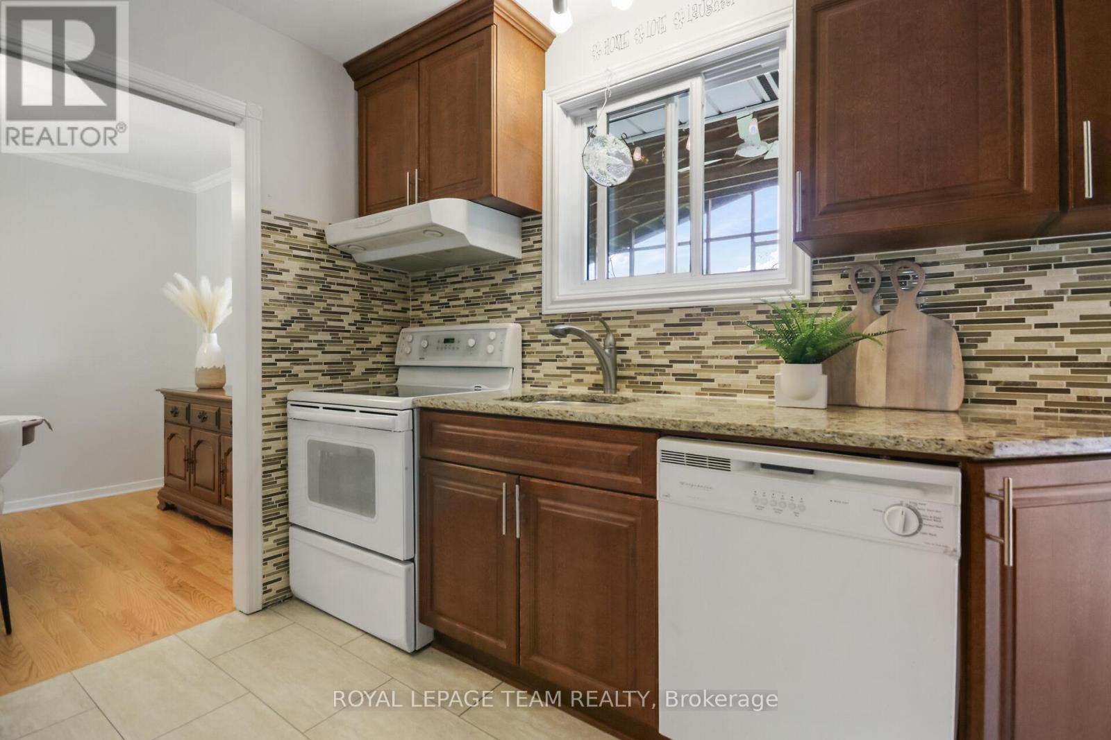 102 Oriole Avenue, Ottawa, Ontario  K2L 1E7 - Photo 17 - X12207724