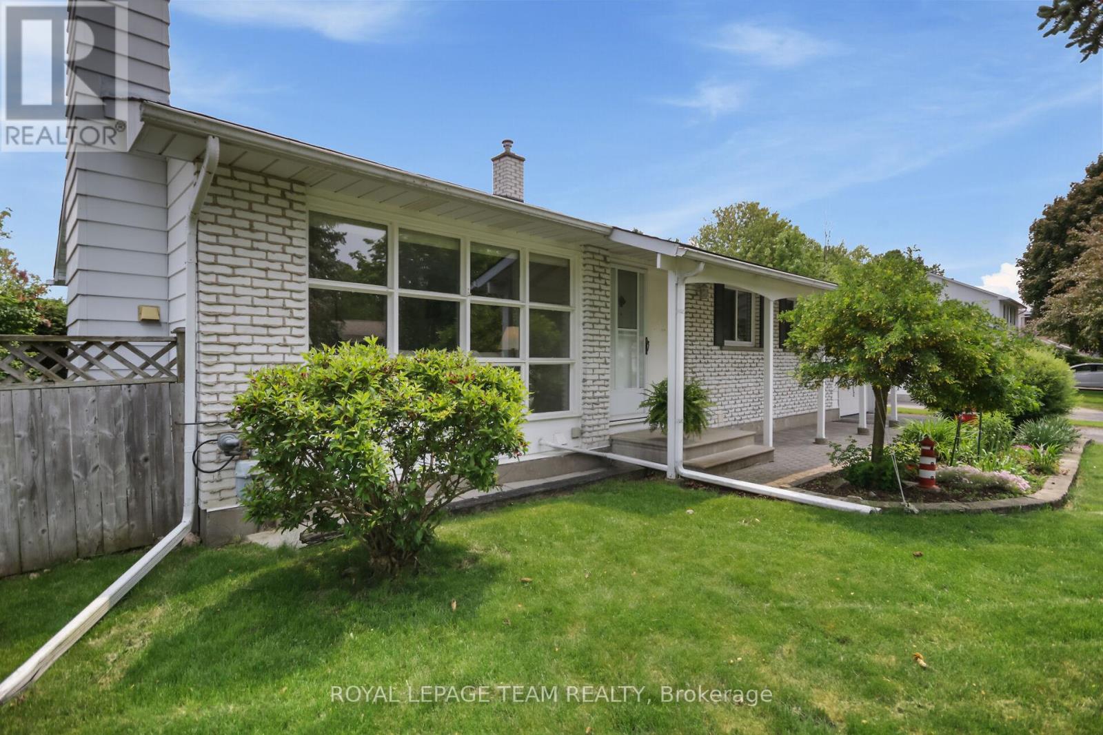 102 Oriole Avenue, Ottawa, Ontario  K2L 1E7 - Photo 2 - X12207724