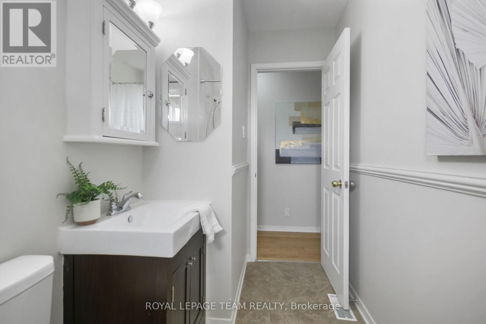 102 Oriole Avenue, Ottawa, Ontario  K2L 1E7 - Photo 27 - X12207724