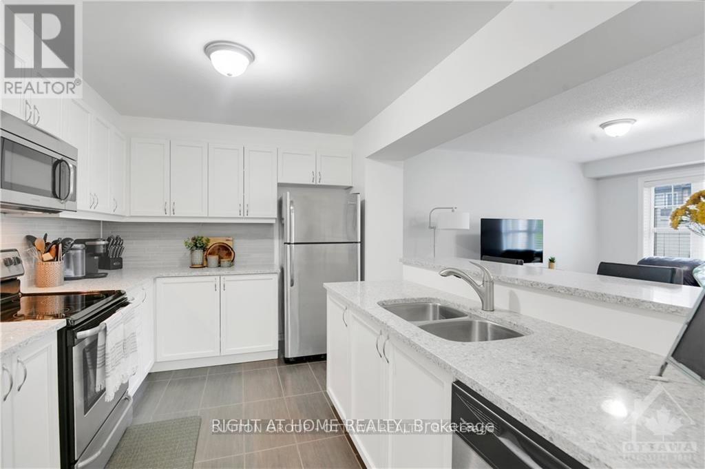593 Foxlight Circle, Ottawa, Ontario  K2M 0L9 - Photo 11 - X12207755