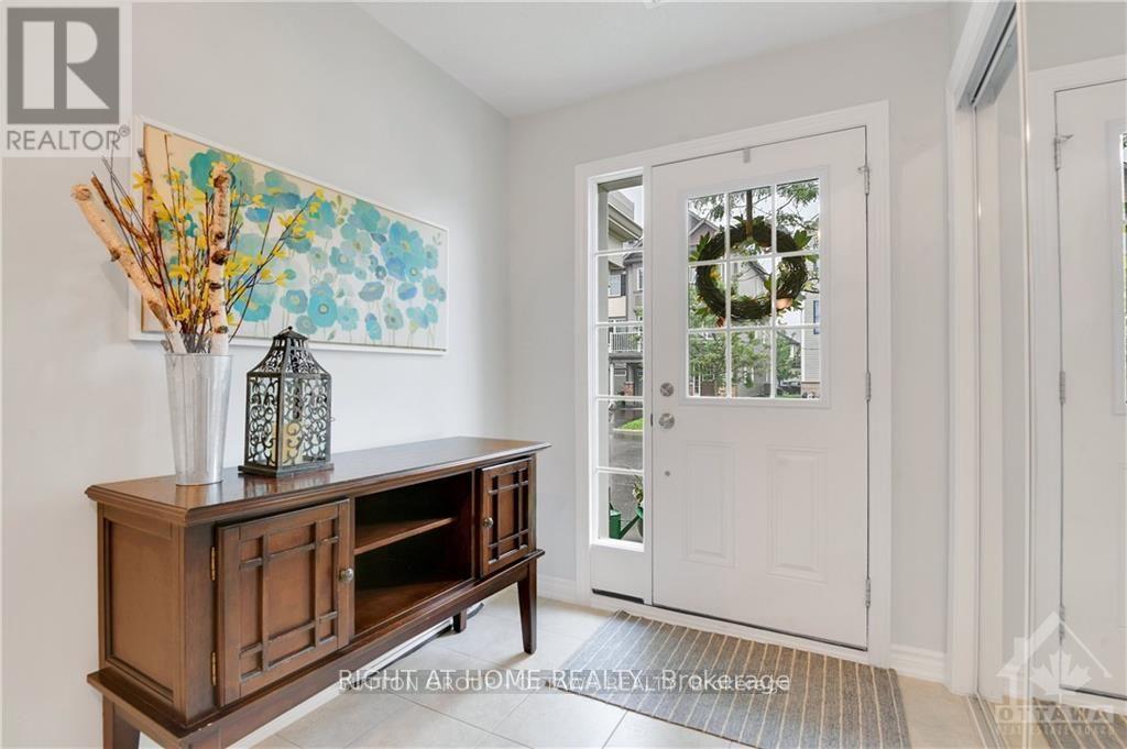 593 Foxlight Circle, Ottawa, Ontario  K2M 0L9 - Photo 4 - X12207755