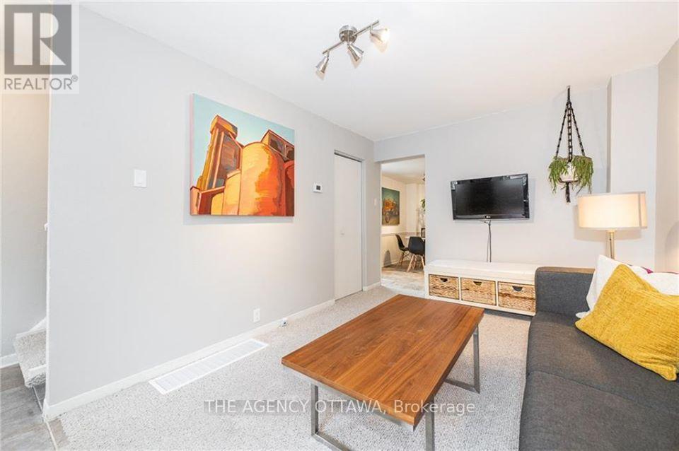 223 Carruthers Avenue, Ottawa, Ontario  K1Y 1N8 - Photo 4 - X12207805