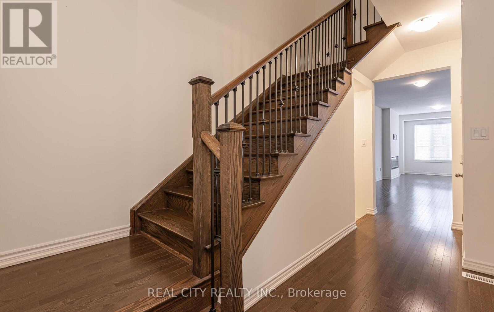 10 Donald Ficht Crescent, Brampton, Ontario  L7A 5H8 - Photo 7 - W12115637