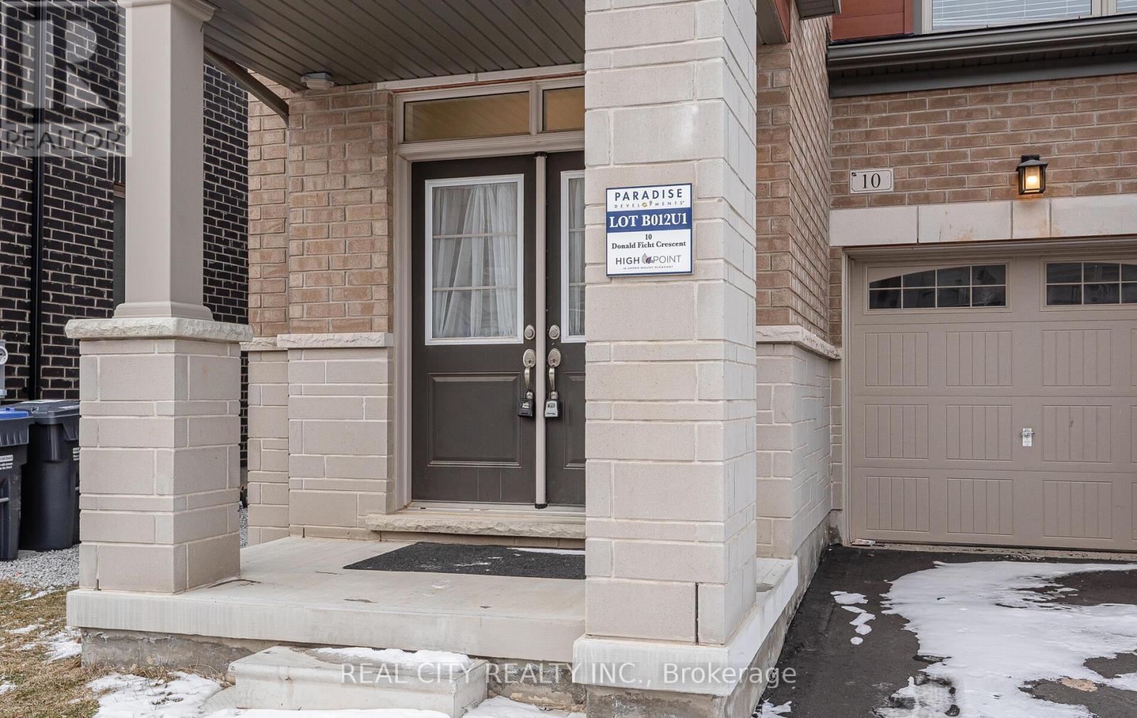 10 Donald Ficht Crescent, Brampton, Ontario  L7A 5H8 - Photo 4 - W12115637