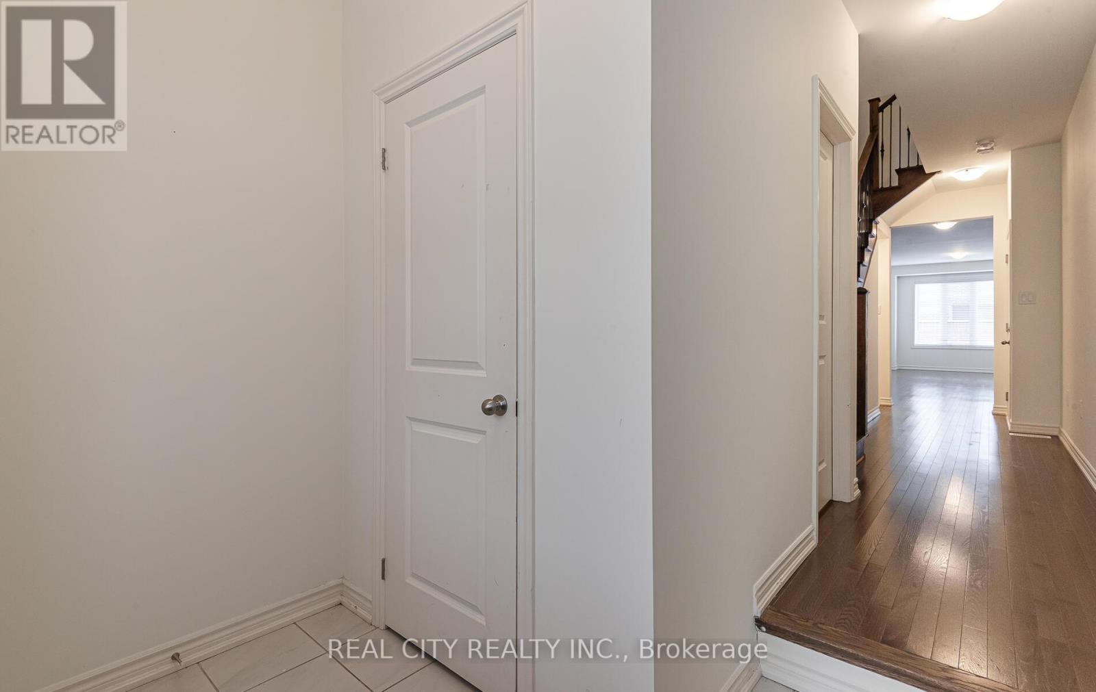 10 Donald Ficht Crescent, Brampton, Ontario  L7A 5H8 - Photo 6 - W12115637