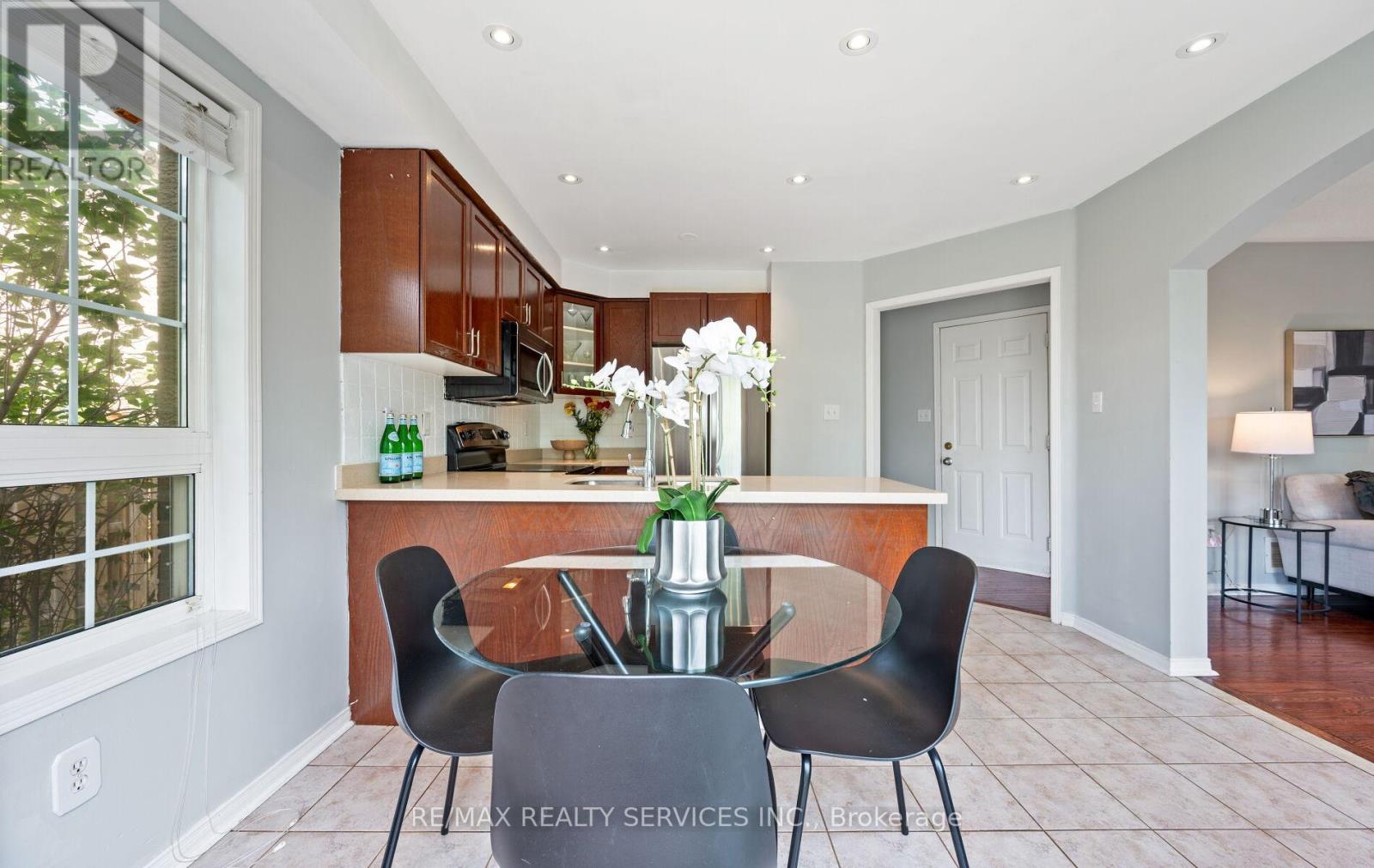 74 Earl Grey Crescent, Brampton (Fletcher's Meadow), Ontario  L7A 2L2 - Photo 17 - W12147396