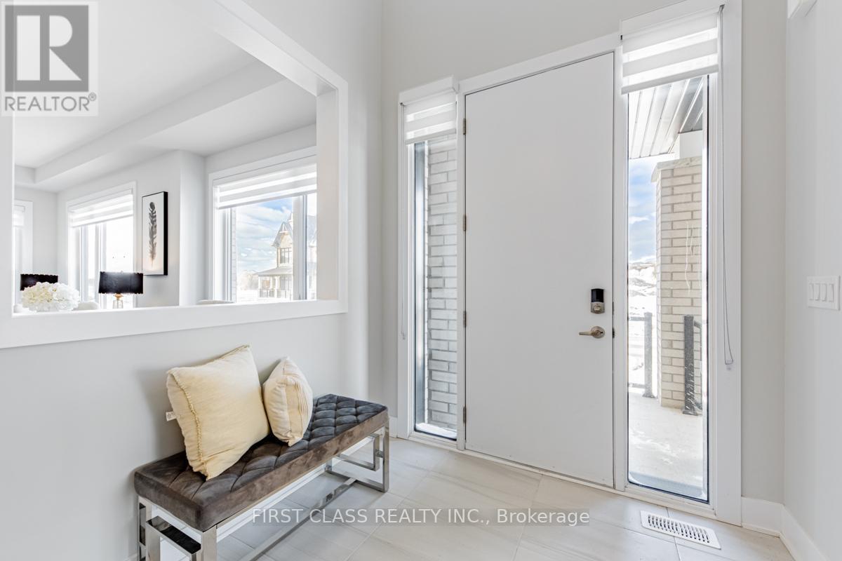11 Godfrey Willis Drive, Markham, Ontario  L6C 3N2 - Photo 4 - N12207669
