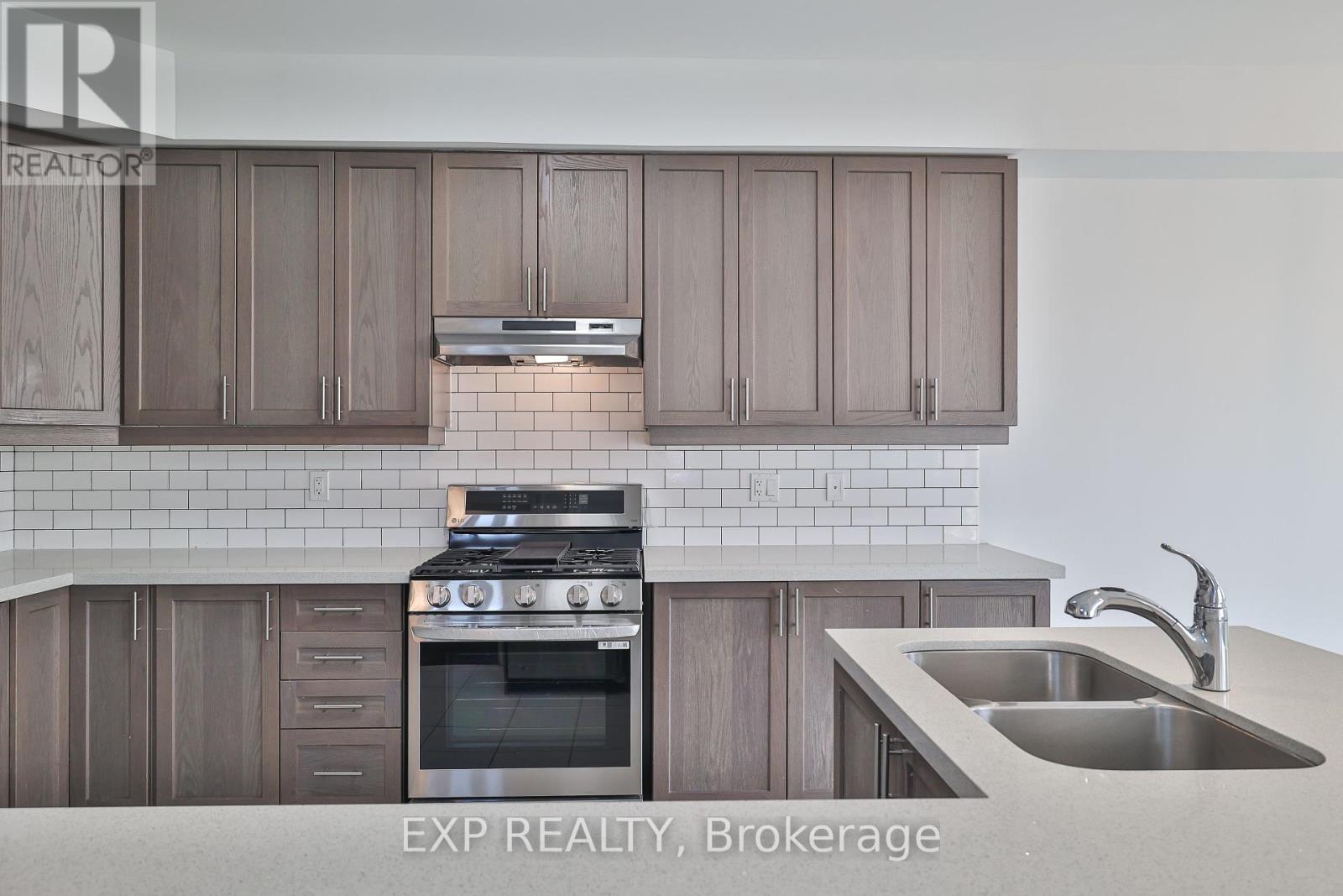 1487 Farrow Cres Crescent, Innisfil, Ontario  L9S 0L6 - Photo 17 - N12207695