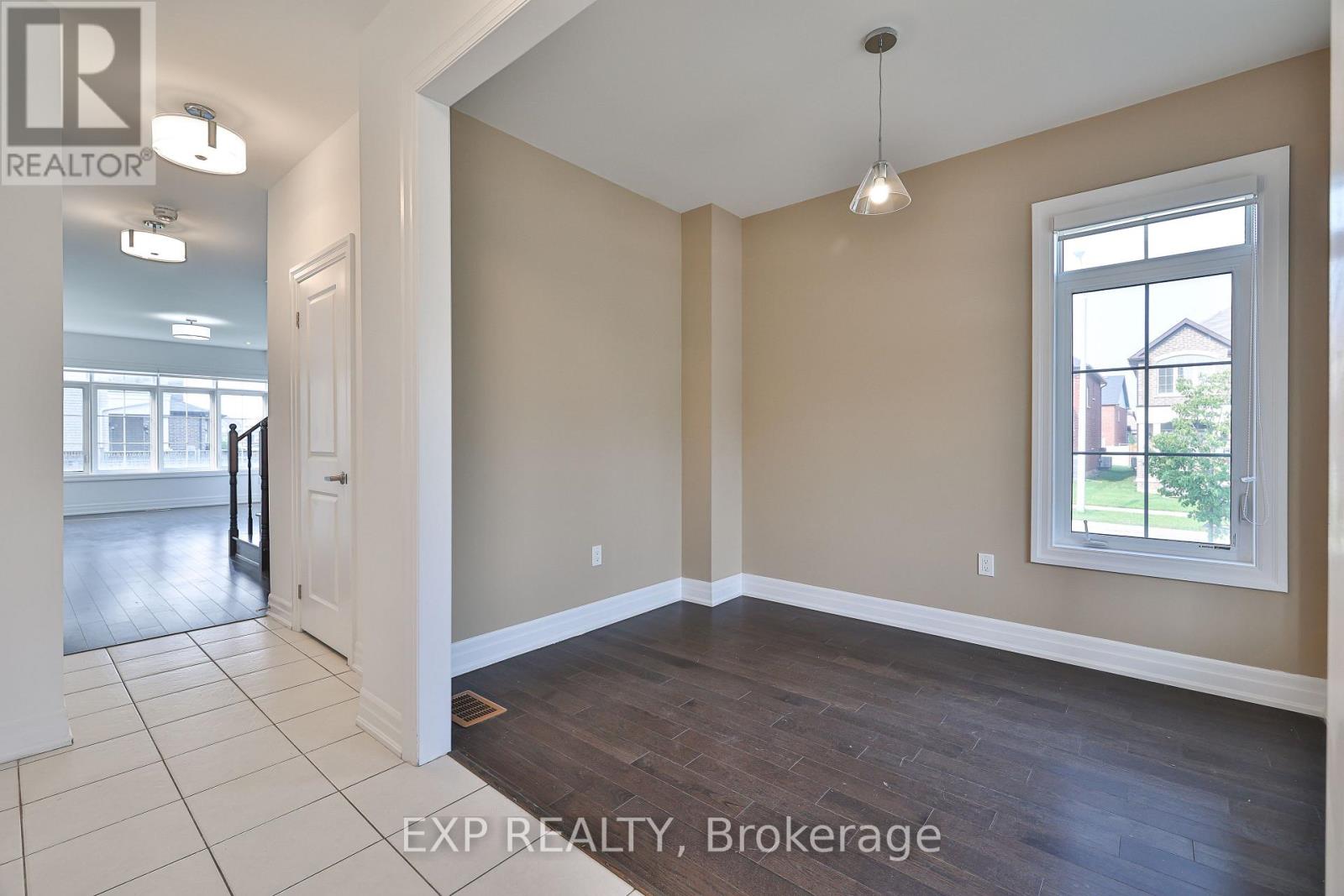 1487 Farrow Cres Crescent, Innisfil, Ontario  L9S 0L6 - Photo 4 - N12207695