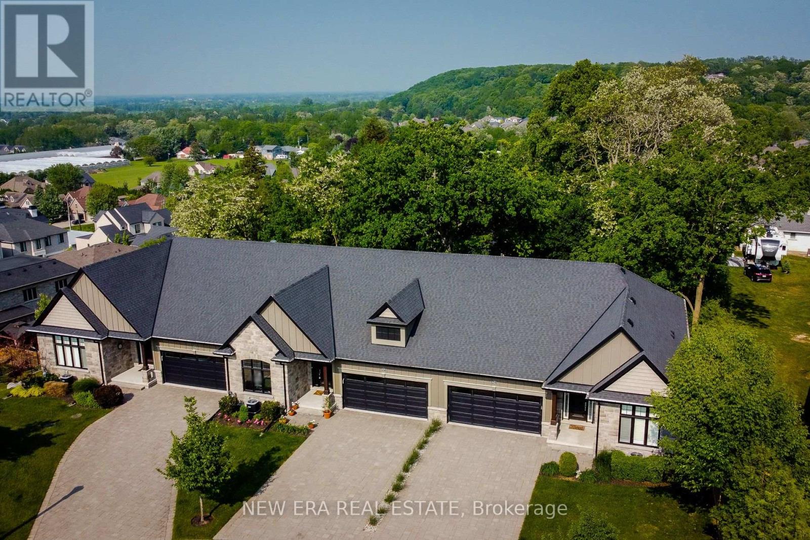 32 Ridgeview Crescent, Niagara-On-The-Lake, Ontario  L0S 1J1 - Photo 1 - X12203791