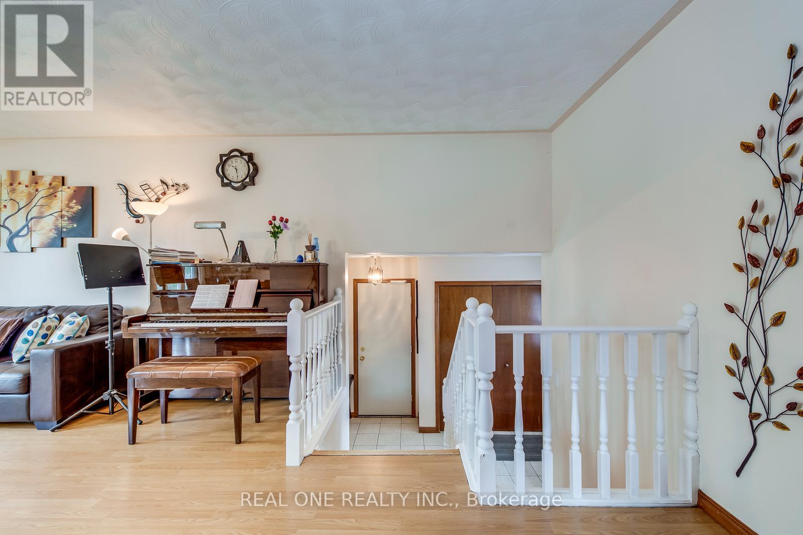 Property at 47 TRILLIUM WAY image 4