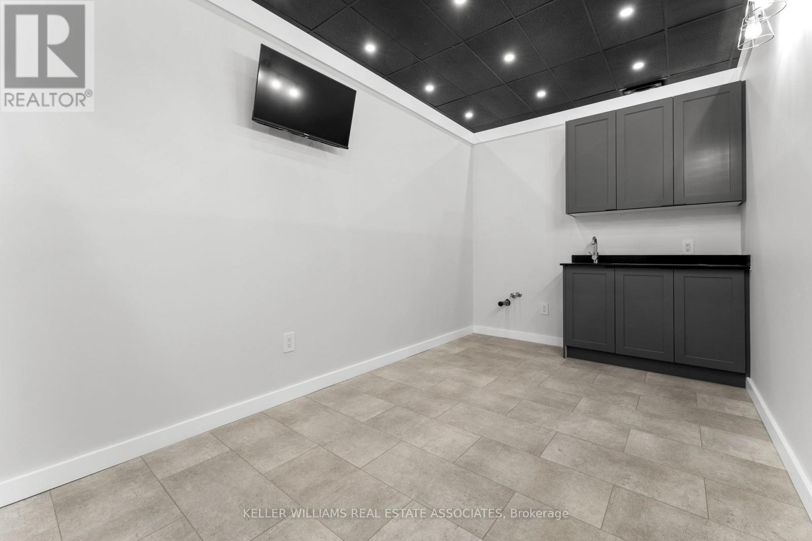 6 - 45 Wyndham Street N, Guelph, Ontario  N1H 4E4 - Photo 10 - X12204157
