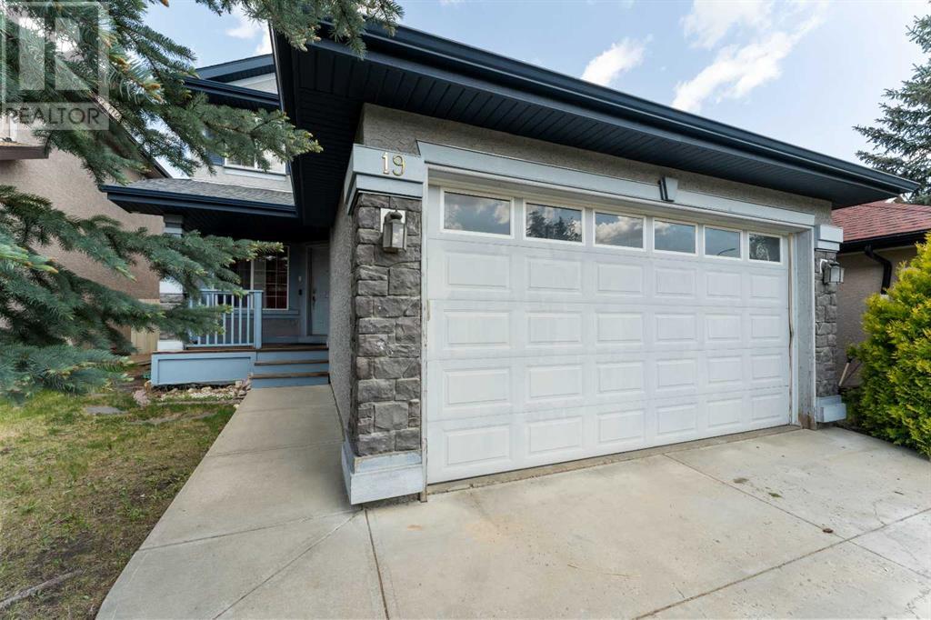 Property at 19 EVERWILLOW Green SW image 2