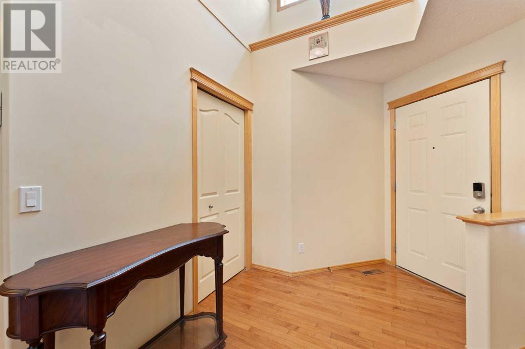 Property at 19 EVERWILLOW Green SW image 3