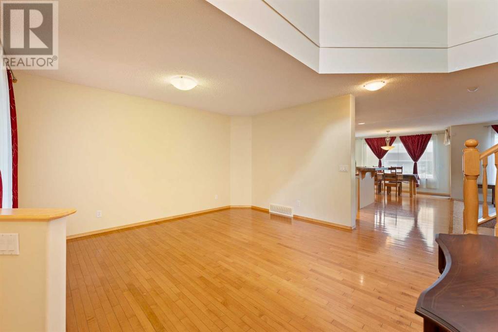Property at 19 EVERWILLOW Green SW image 4