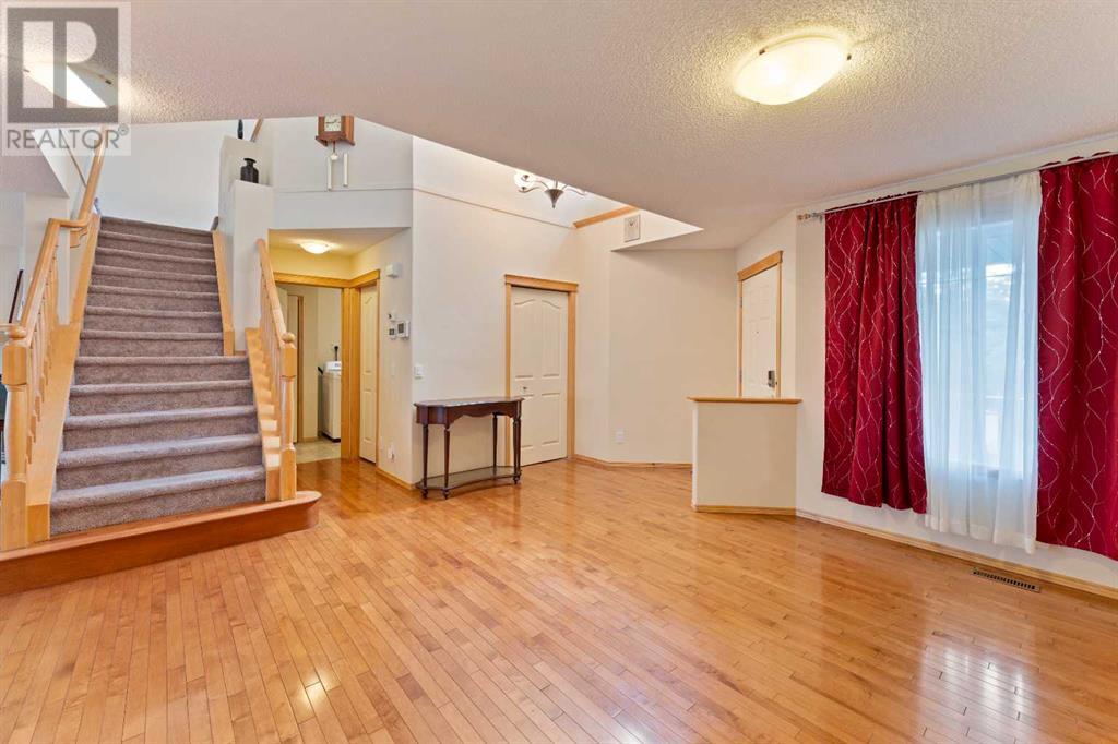 Property at 19 EVERWILLOW Green SW image 5