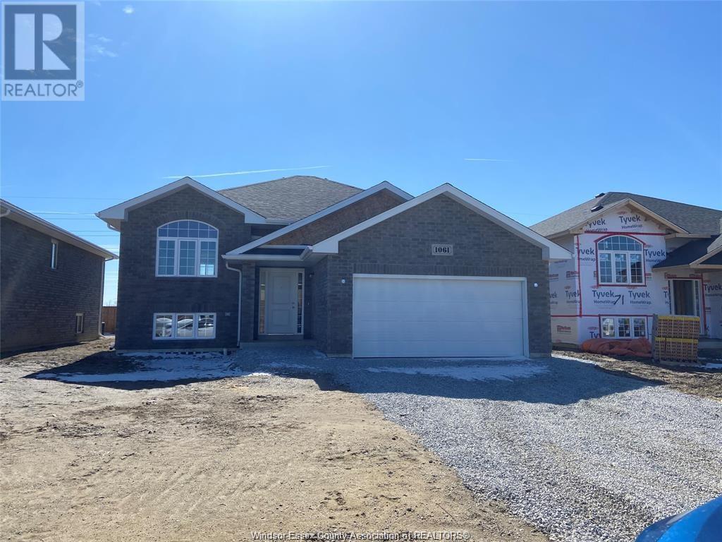 MLS# 25014096: 1061 ASPEN RIDGE CRESCENT Unit# UPPER, Lakeshore, Canada