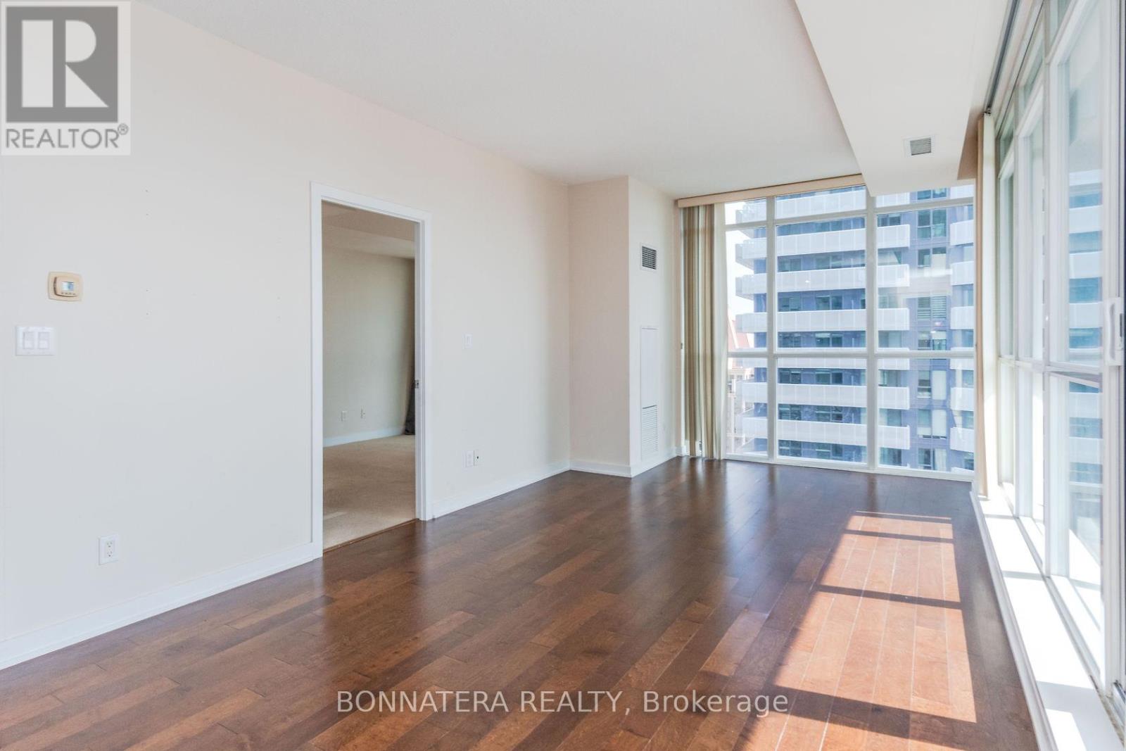 3202 - 4070 Confederation Parkway, Mississauga, Ontario  L5B 0E9 - Photo 12 - W12207632