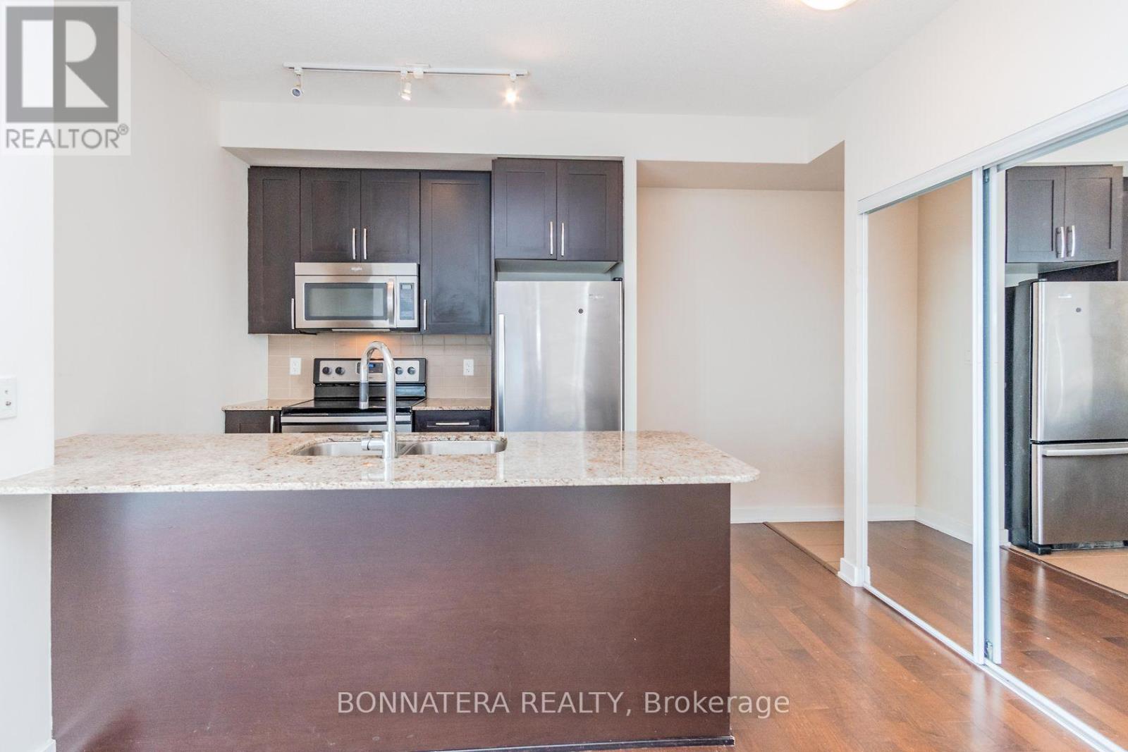 3202 - 4070 Confederation Parkway, Mississauga, Ontario  L5B 0E9 - Photo 18 - W12207632