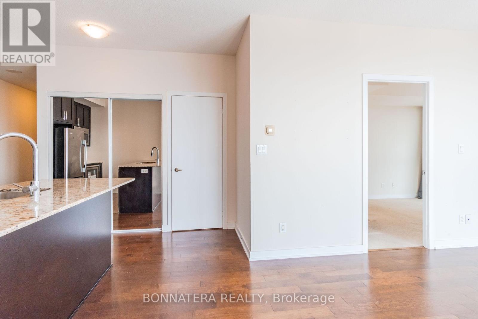 3202 - 4070 Confederation Parkway, Mississauga, Ontario  L5B 0E9 - Photo 19 - W12207632