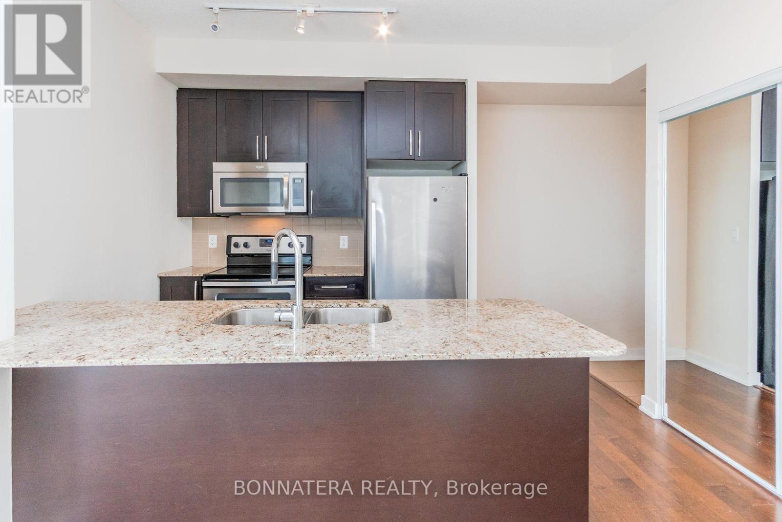 3202 - 4070 Confederation Parkway, Mississauga, Ontario  L5B 0E9 - Photo 6 - W12207632
