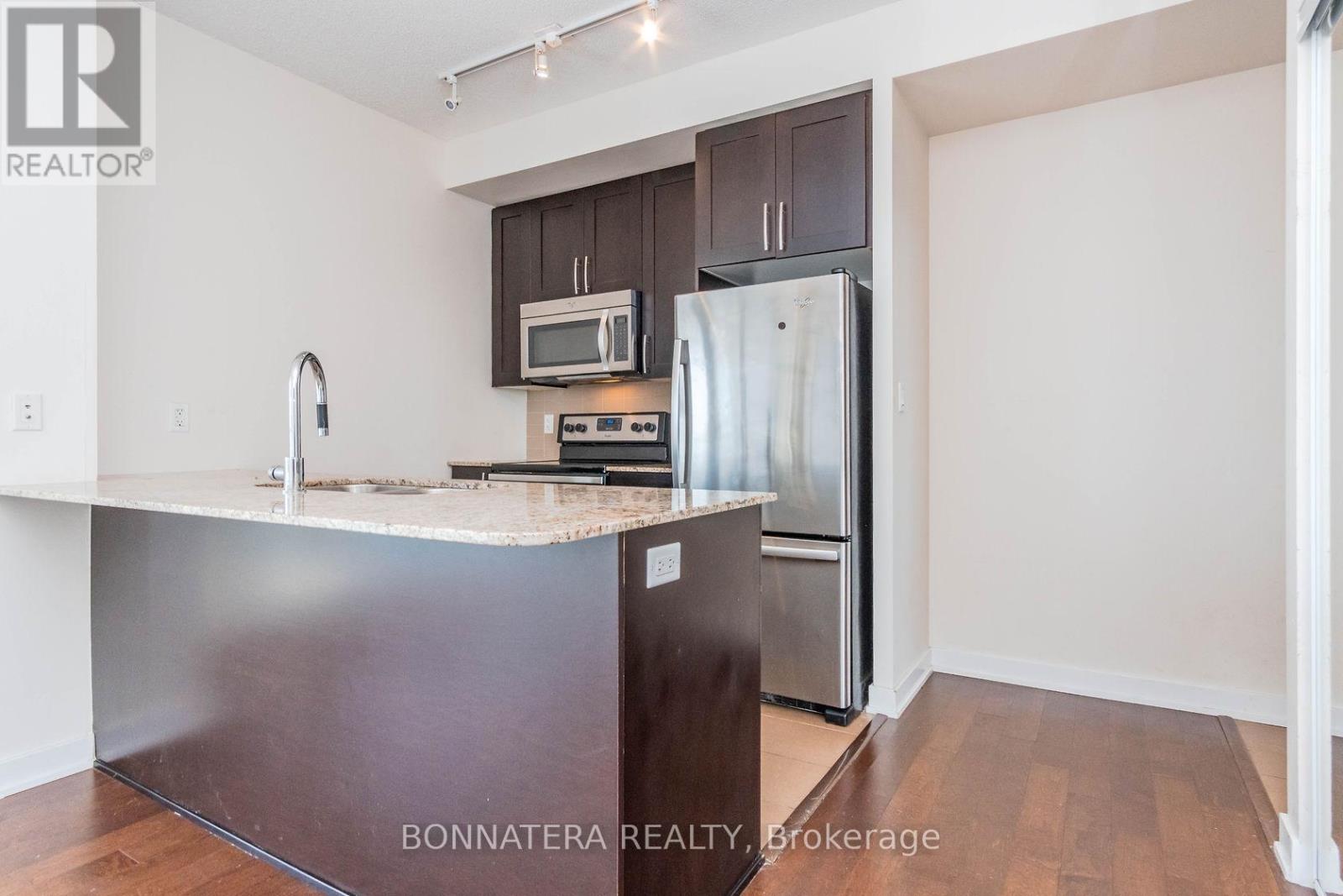 3202 - 4070 Confederation Parkway, Mississauga, Ontario  L5B 0E9 - Photo 7 - W12207632