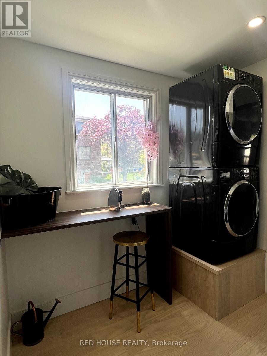 2 Hilldale Road, Toronto, Ontario  M6N 3Y2 - Photo 10 - W12207682