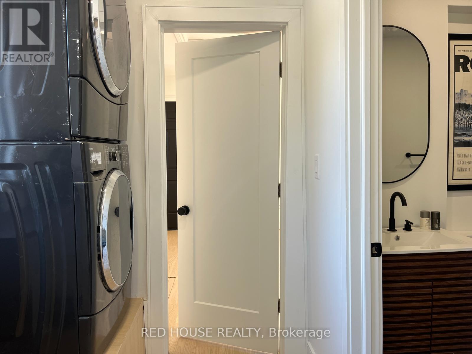 2 Hilldale Road, Toronto, Ontario  M6N 3Y2 - Photo 11 - W12207682
