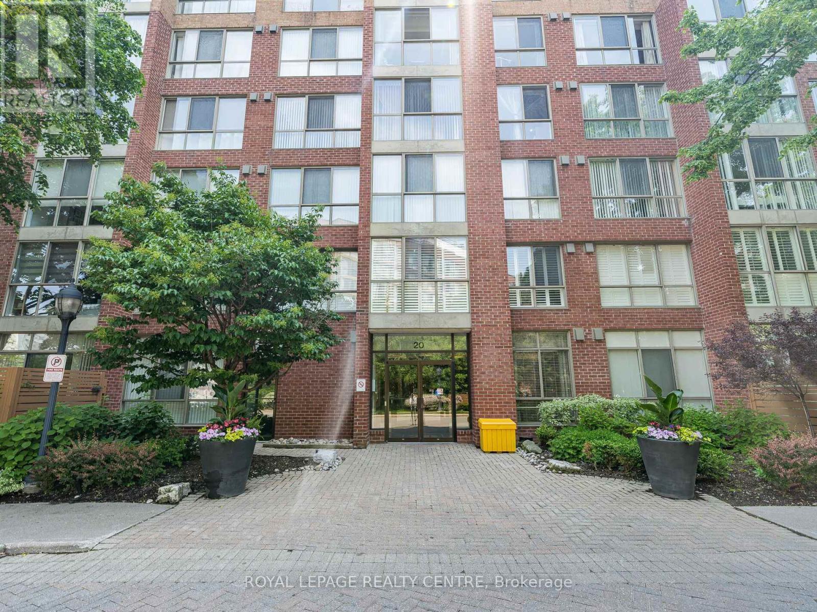 402 - 20 Southport Street, Toronto (High Park-Swansea), Ontario  M6S 4Y8 - Photo 1 - W12207700