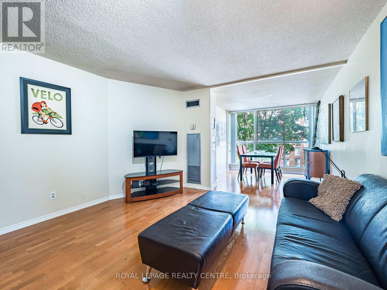 402 - 20 Southport Street, Toronto (High Park-Swansea), Ontario  M6S 4Y8 - Photo 13 - W12207700