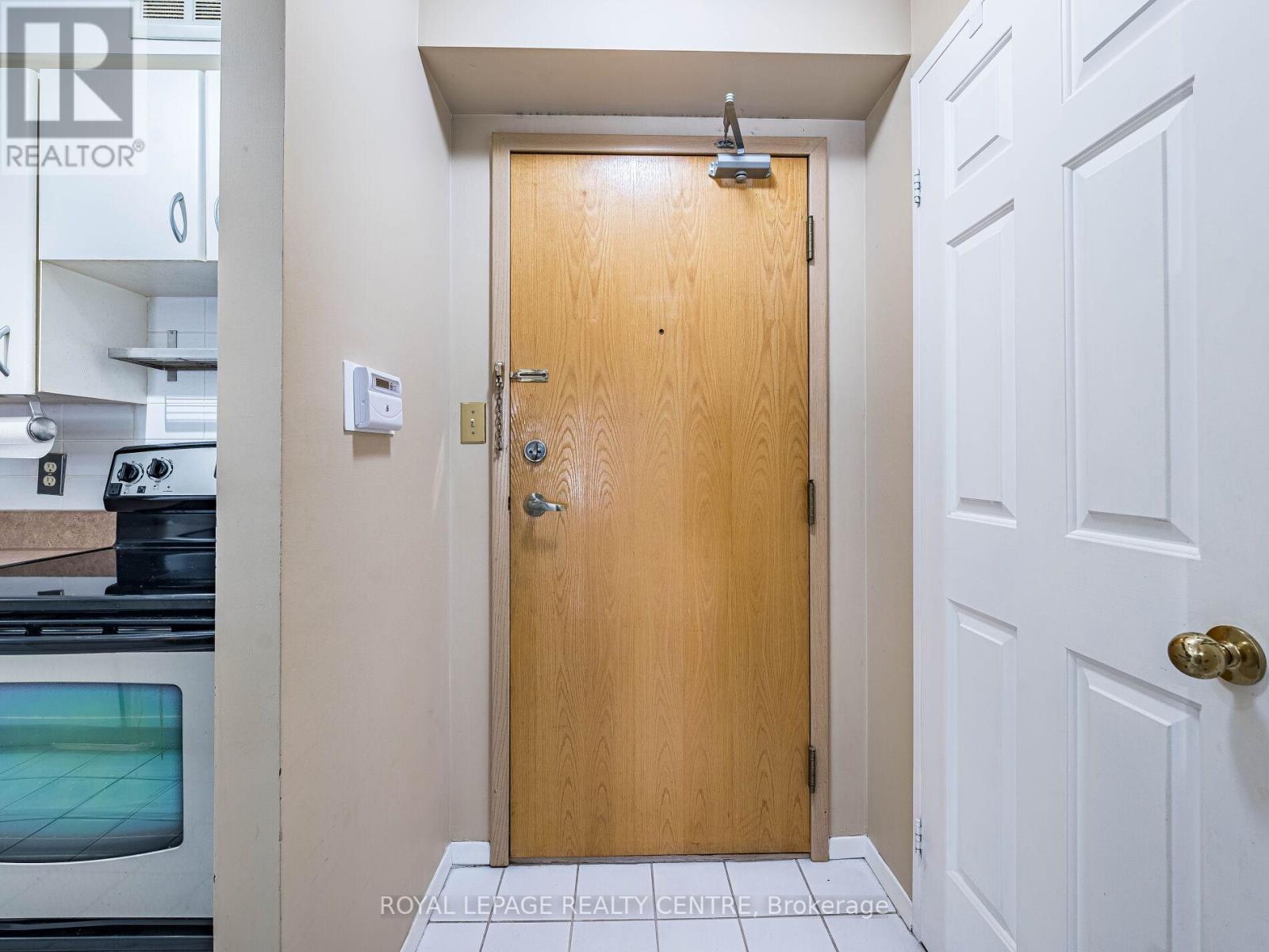 402 - 20 Southport Street, Toronto (High Park-Swansea), Ontario  M6S 4Y8 - Photo 7 - W12207700
