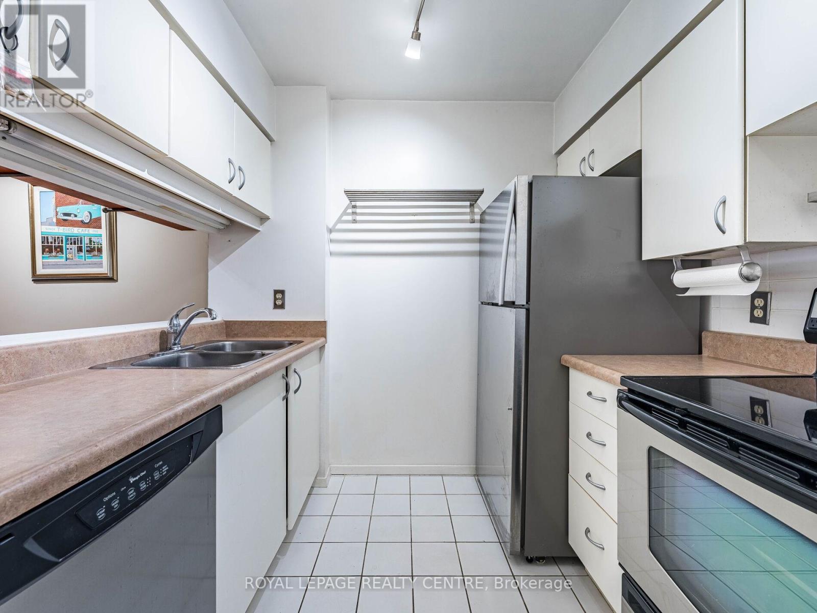 402 - 20 Southport Street, Toronto (High Park-Swansea), Ontario  M6S 4Y8 - Photo 8 - W12207700